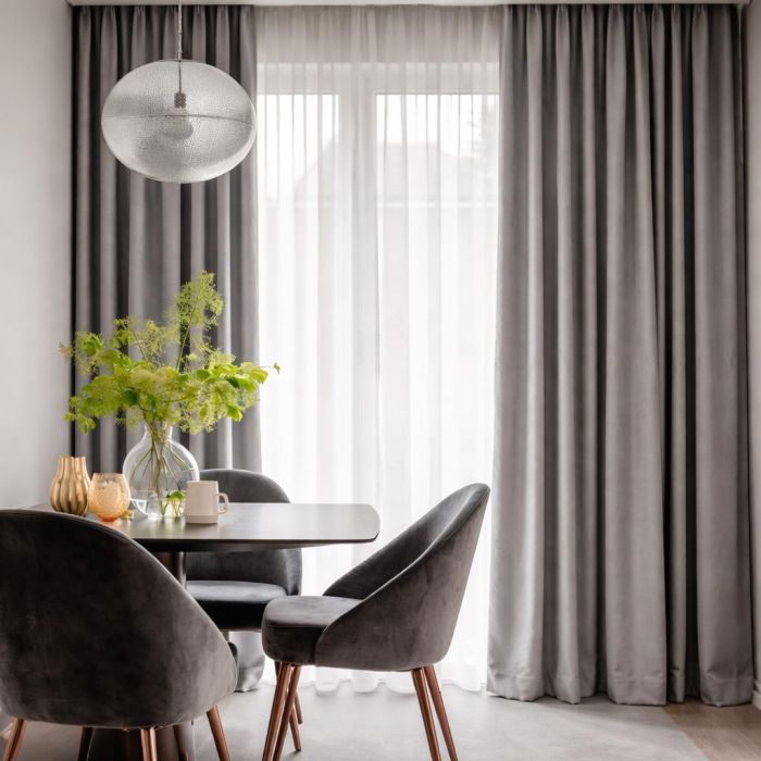 Karališkojo veliūro naktinių užuolaidų komplektas Grey, plotis 310 cm||TavoSapnas