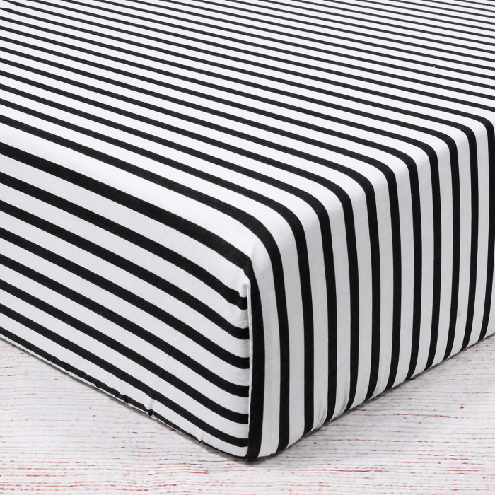 Drobinė paklodė su guma Black Stripes, 90x200 cm||TavoSapnas