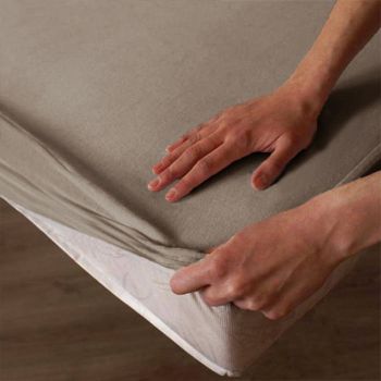 Neperšlampanti frotinė paklodė su guma, rusva, 80x160 cm|Kūdikio miegas ir priežiūra|TavoSapnas